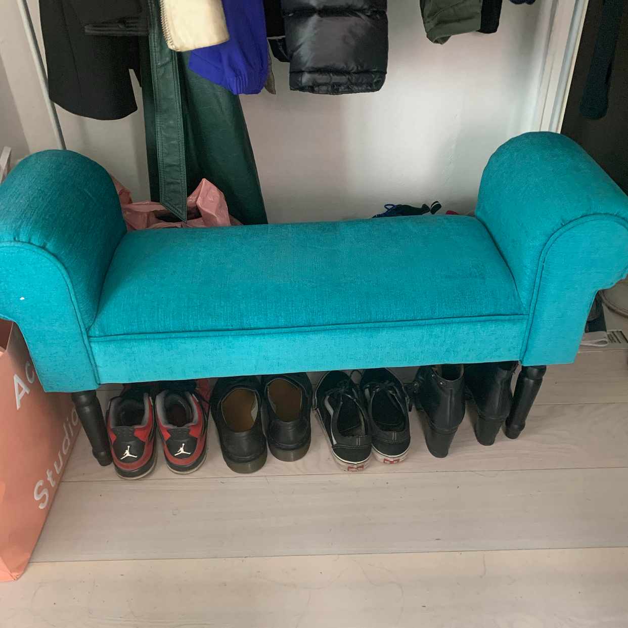 image of Bord plus mini pall/soffa - Stockholms Stad