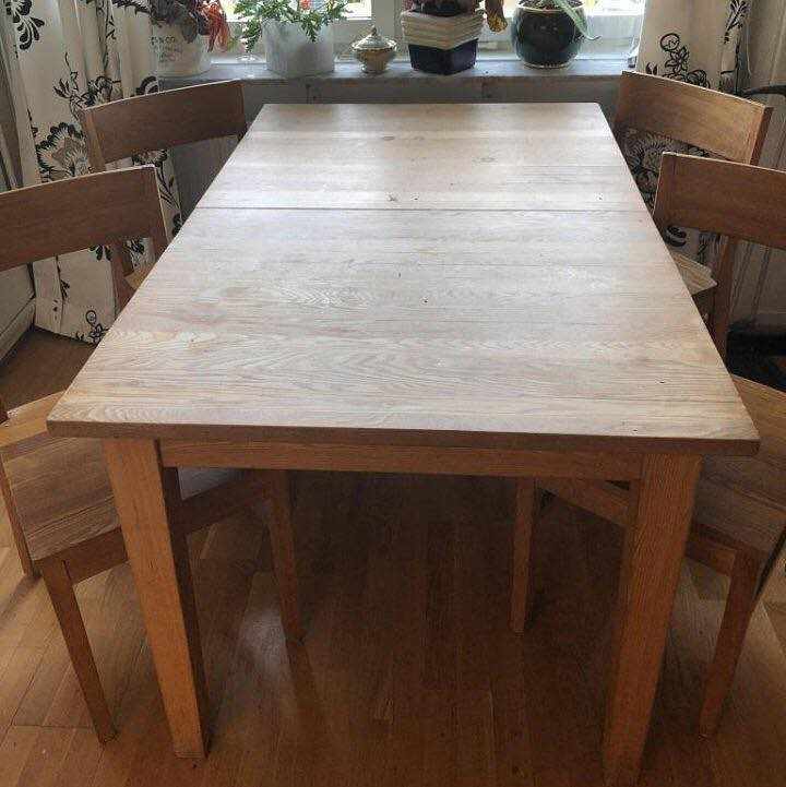 image of Ekbord med 4 stolar - 