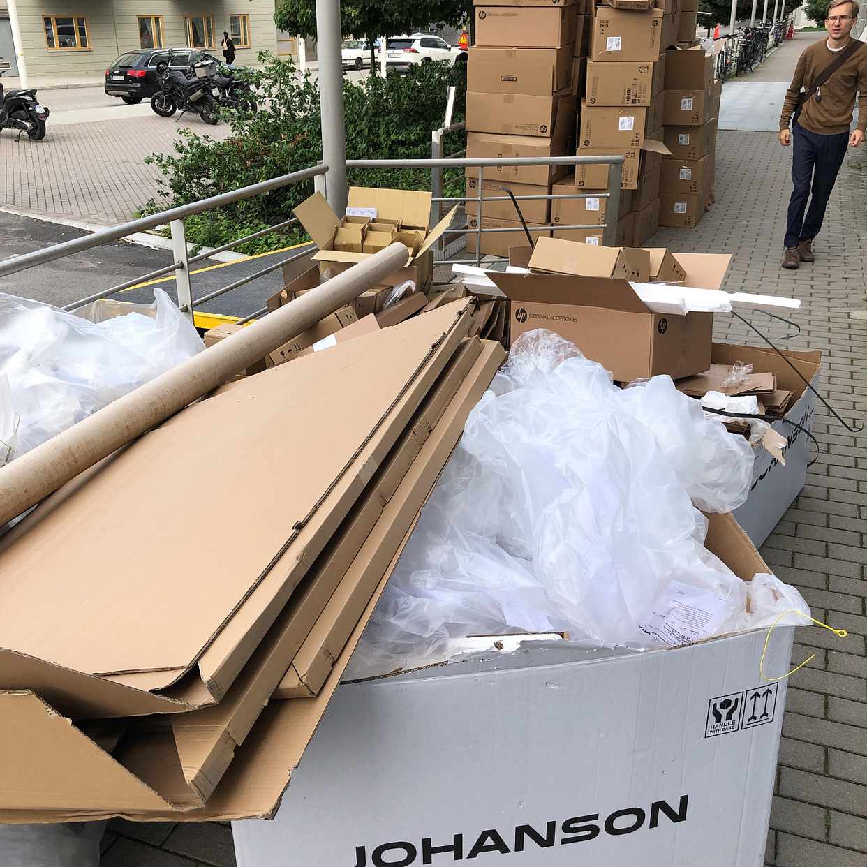 image of Hämtas idag kartonger - Stockholm