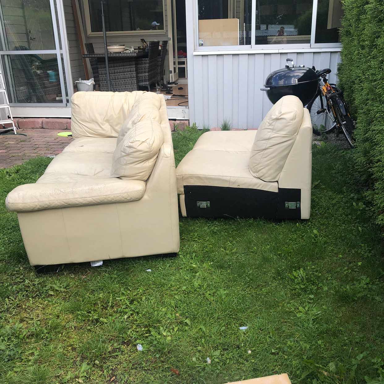 image of Soffa, cykel och grill - Hässelby