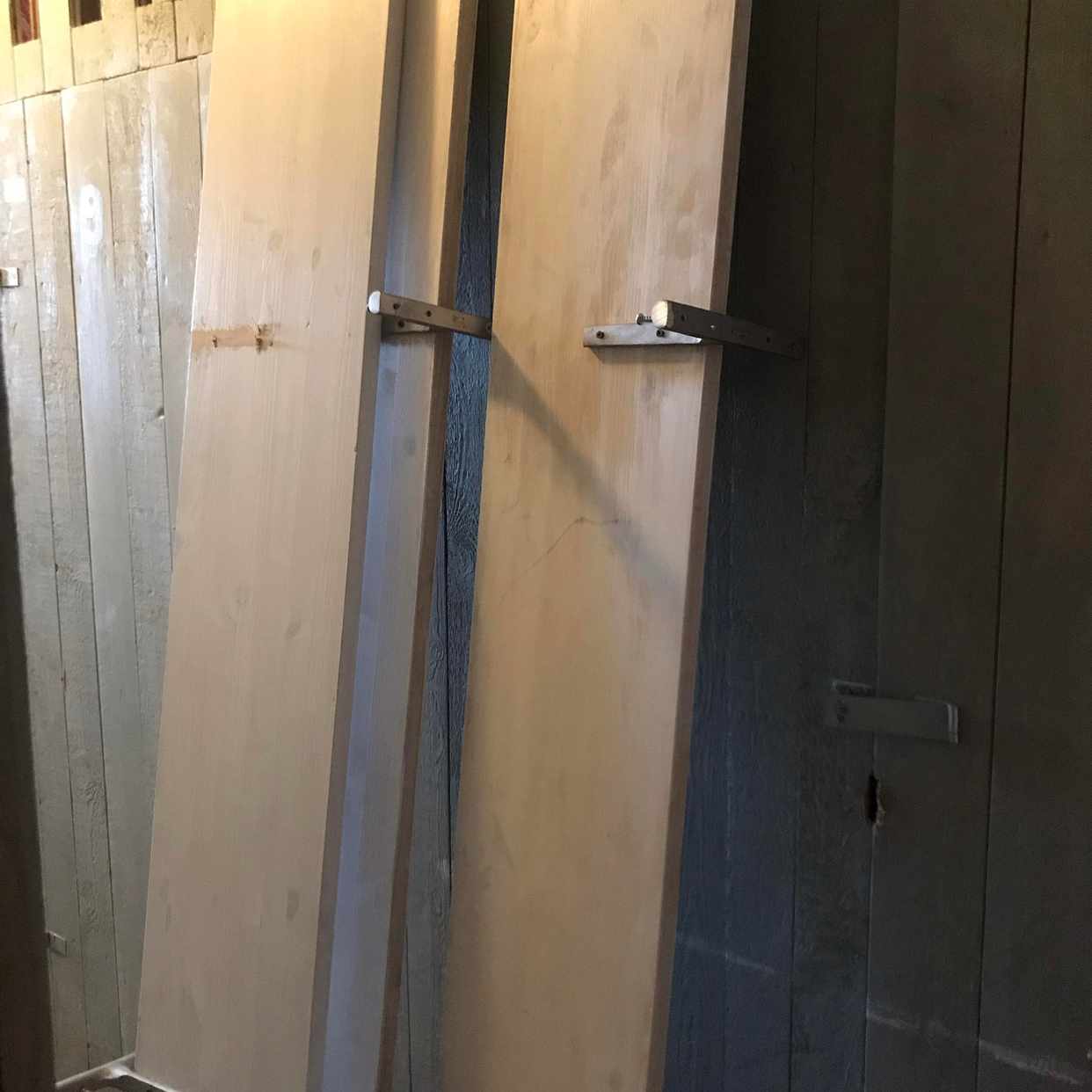 image of 3st hyllor och 2 tavlor - 