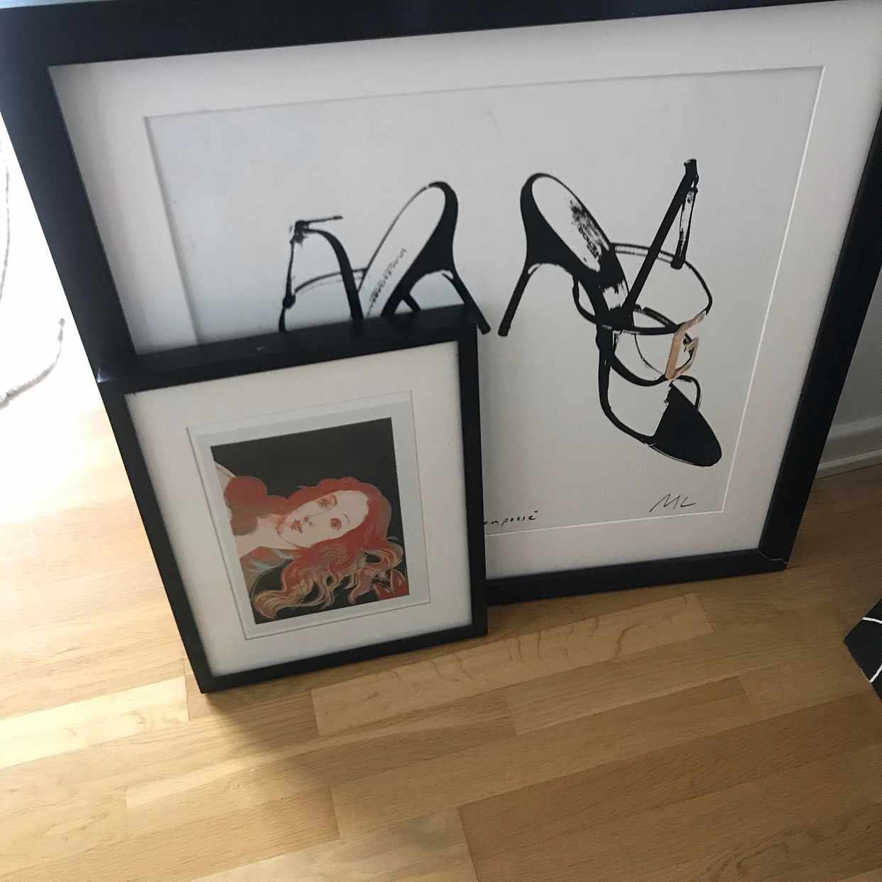 image of 3st hyllor och 2 tavlor - 