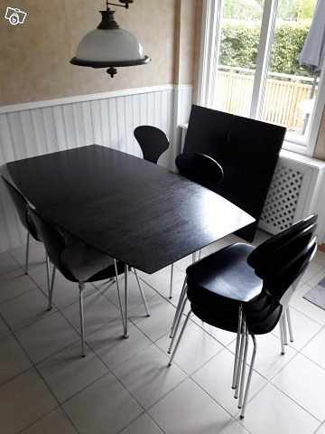 image of Matbord svart med metalbe - 
