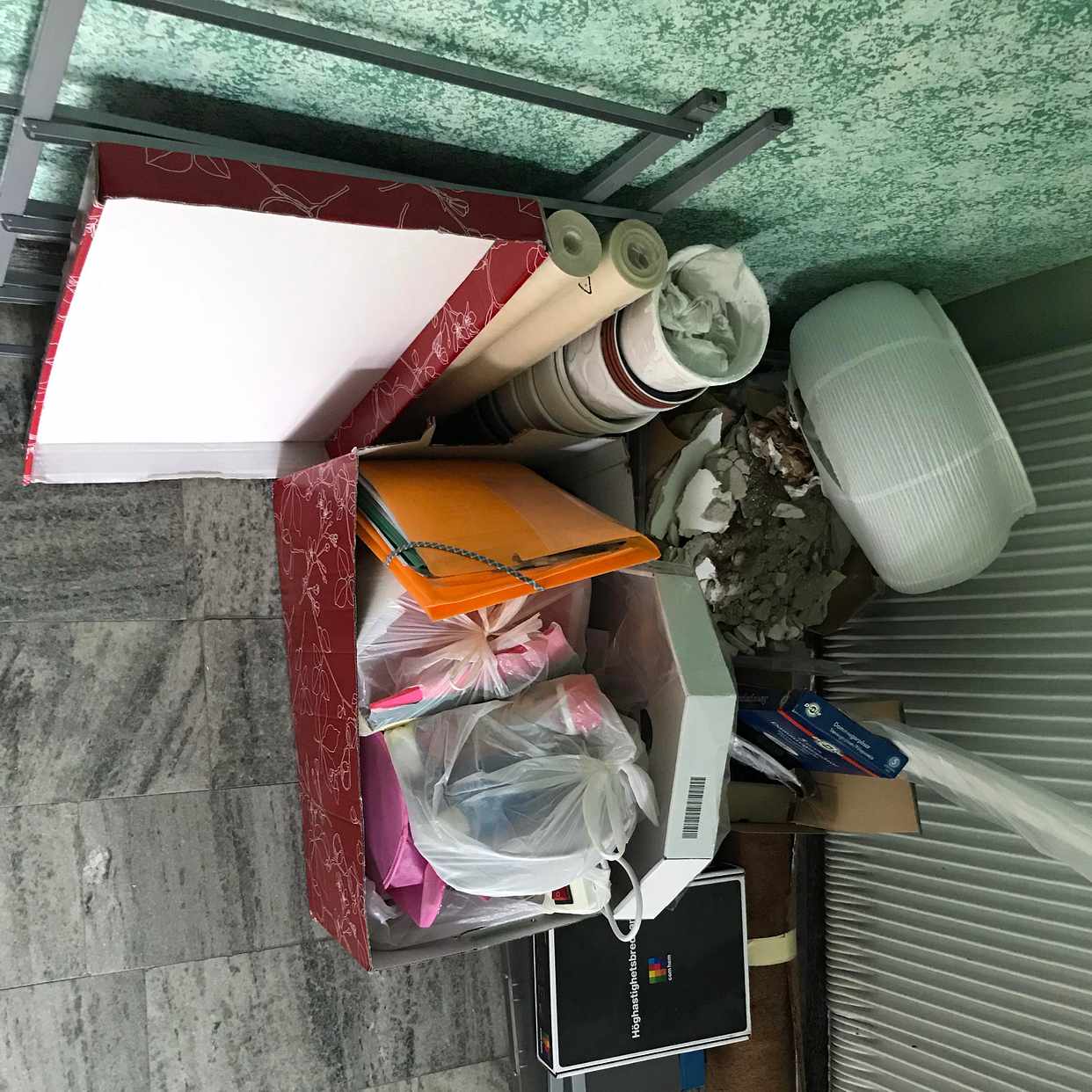 image of Diverse skräp - Hägersten