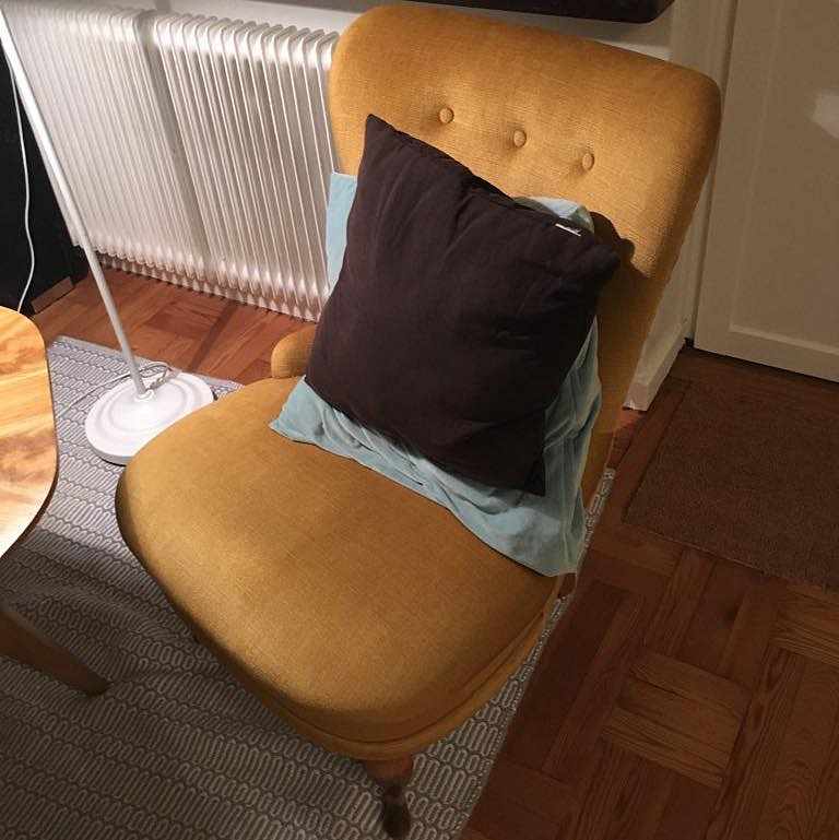 image of Möbel och kartonger - 