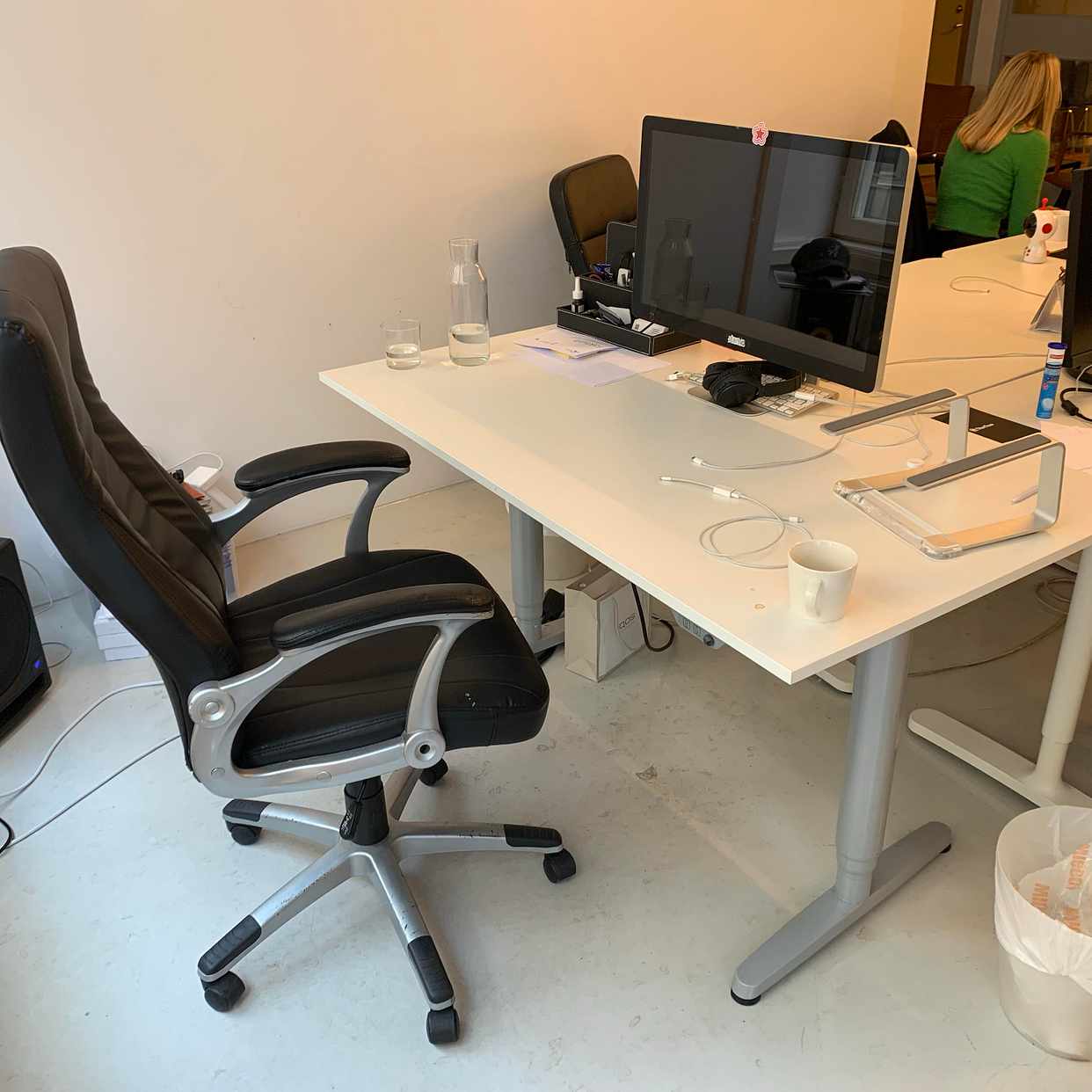 image of 4 skrivbord & 4 stolar - 