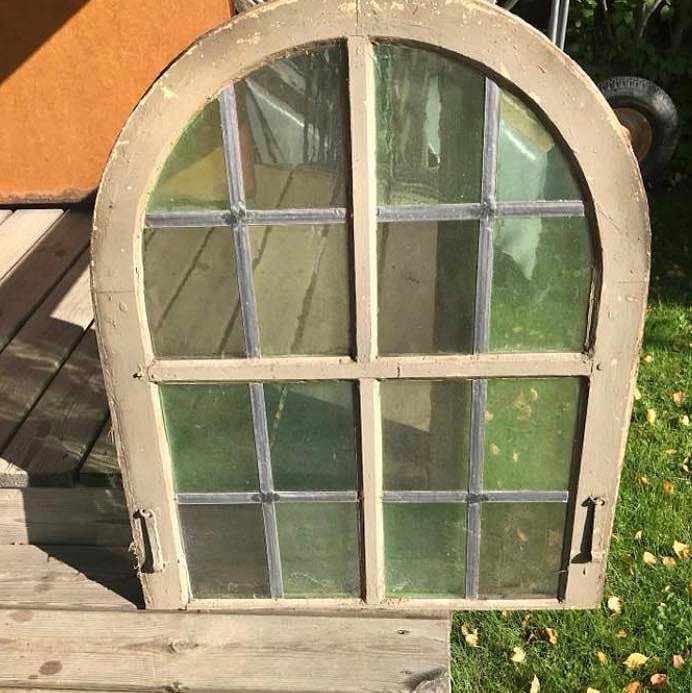 image of Flytt av två små fönster - 