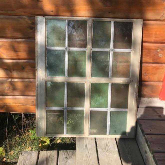 image of Flytt av två små fönster - 
