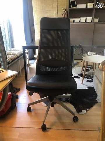 image of Skrivbord och kontorsstol - 