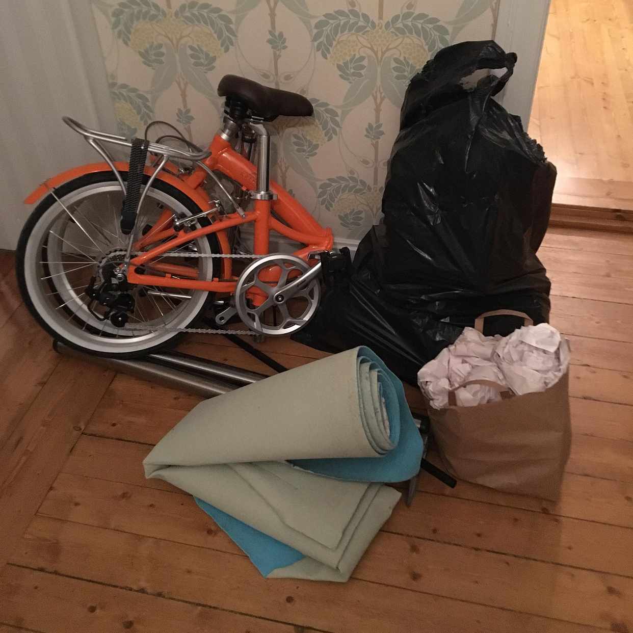 image of Fungerande cykel o skräp - Stockholm