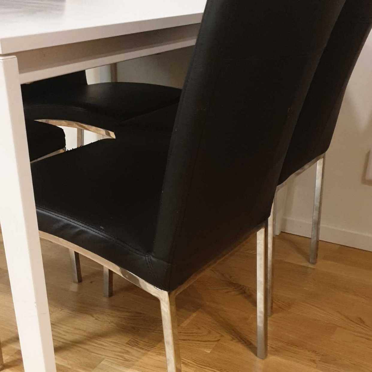 image of Bortskänk matbord o stolr - Tullinge