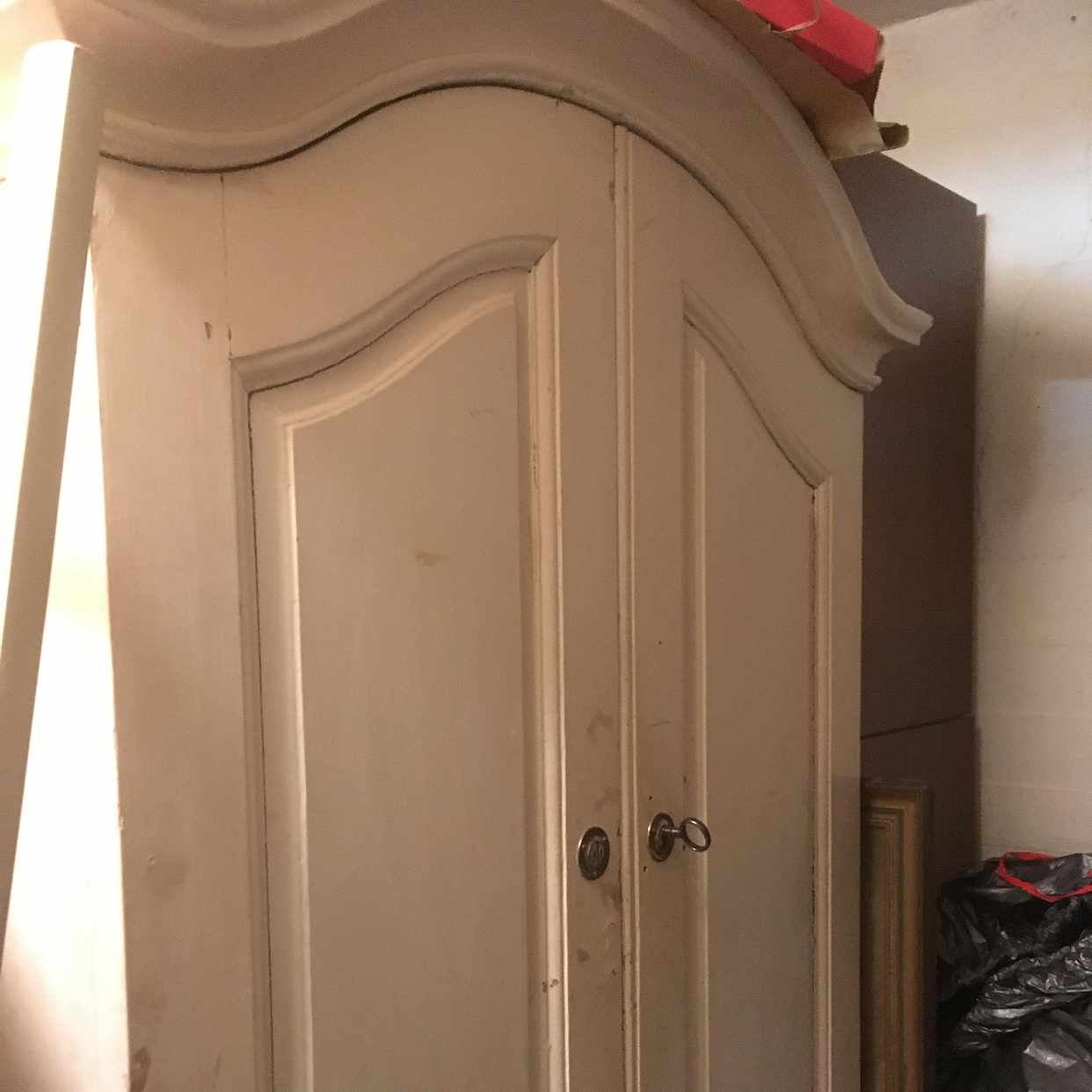 image of Skåp + 4 smågrejer - 