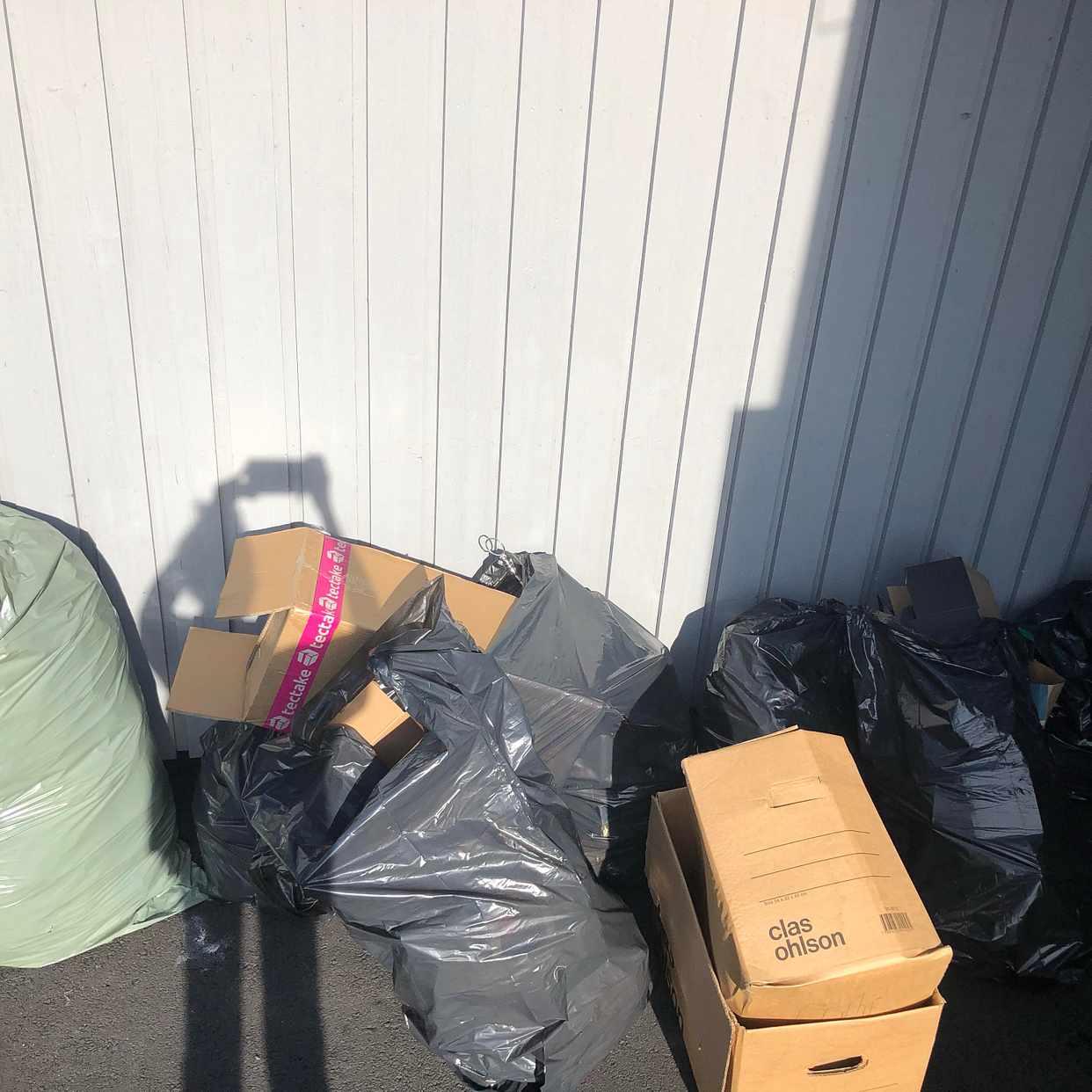 image of Massor med skräp - Vendelsö