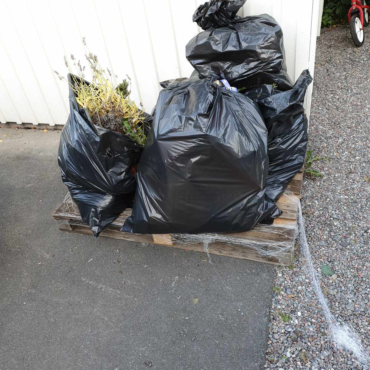 image of Grovsopor. Lastpall - Huddinge