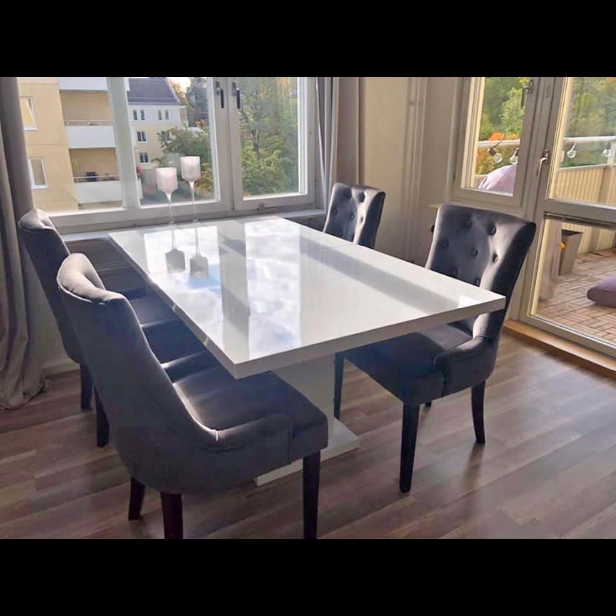 image of Ett bordgroup - 