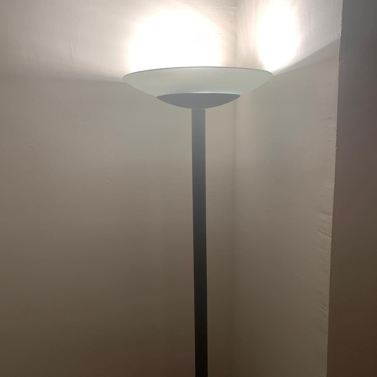 image of Single mattress, 2 lamps - London 