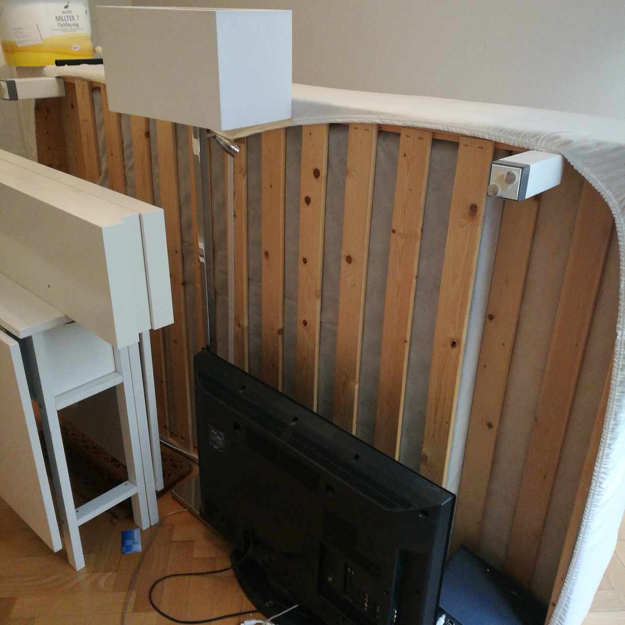 image of Gamla möbler till tippen - Stockholm