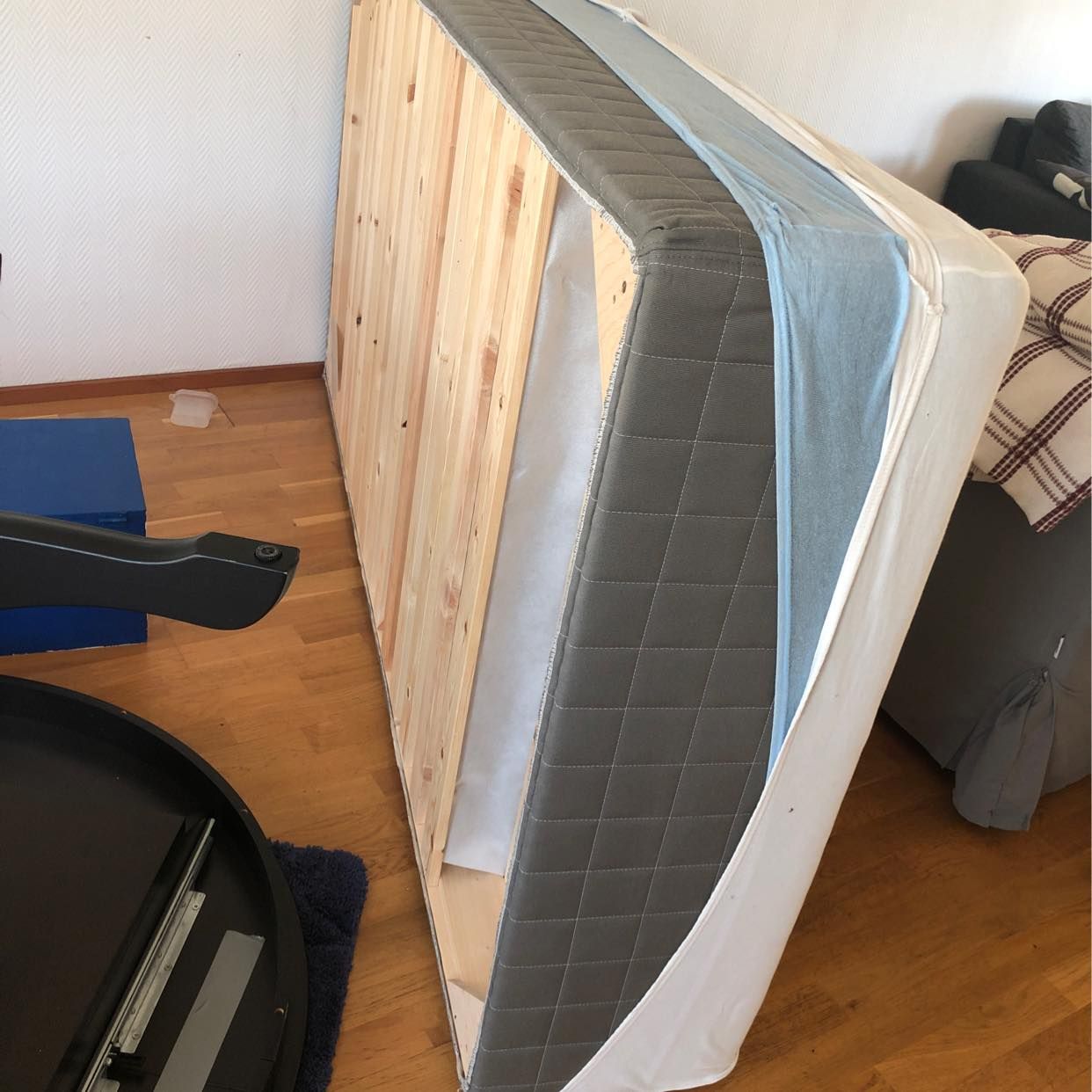 image of Kartong, säng o bord - 