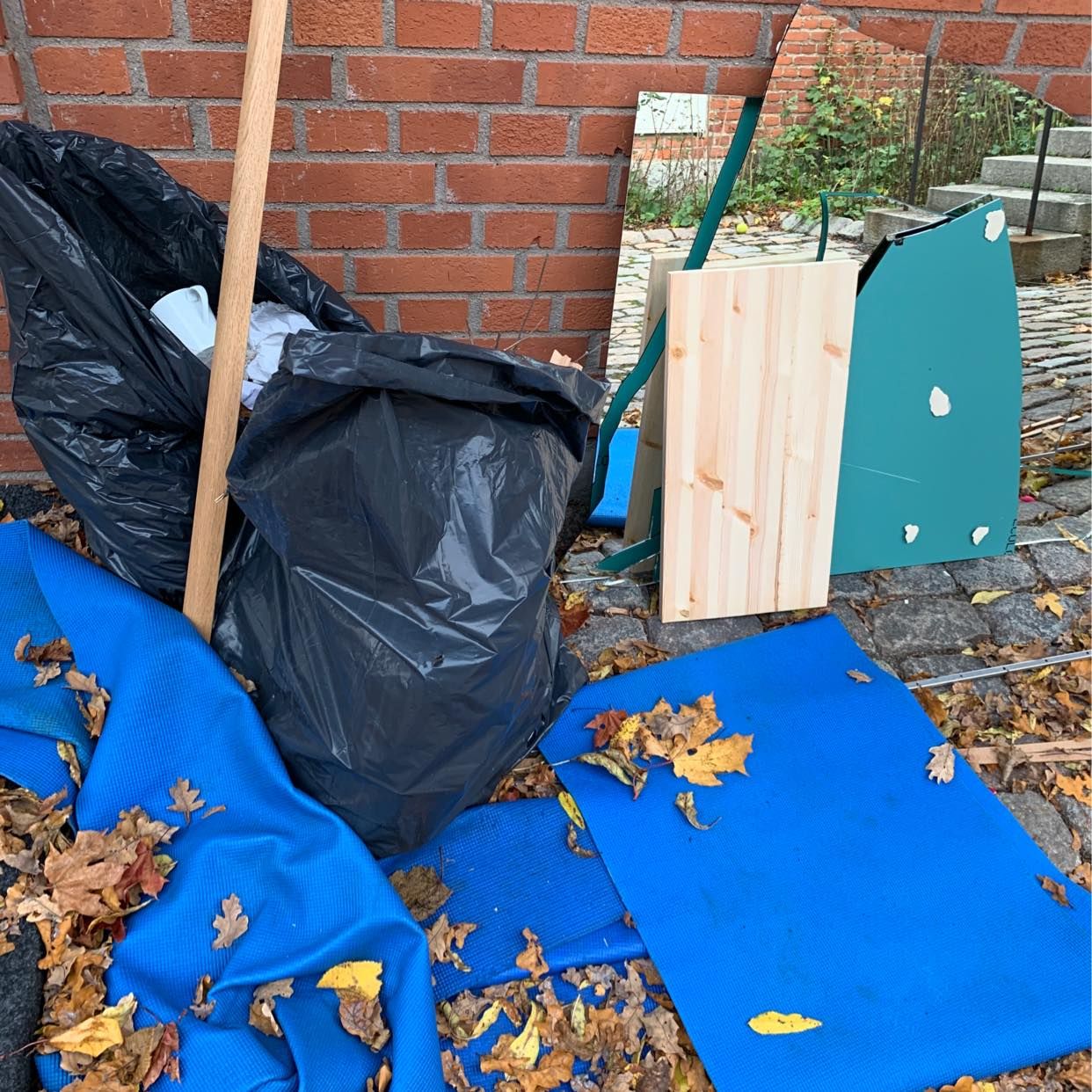 image of Kartonger trasig spegel d - Djursholm