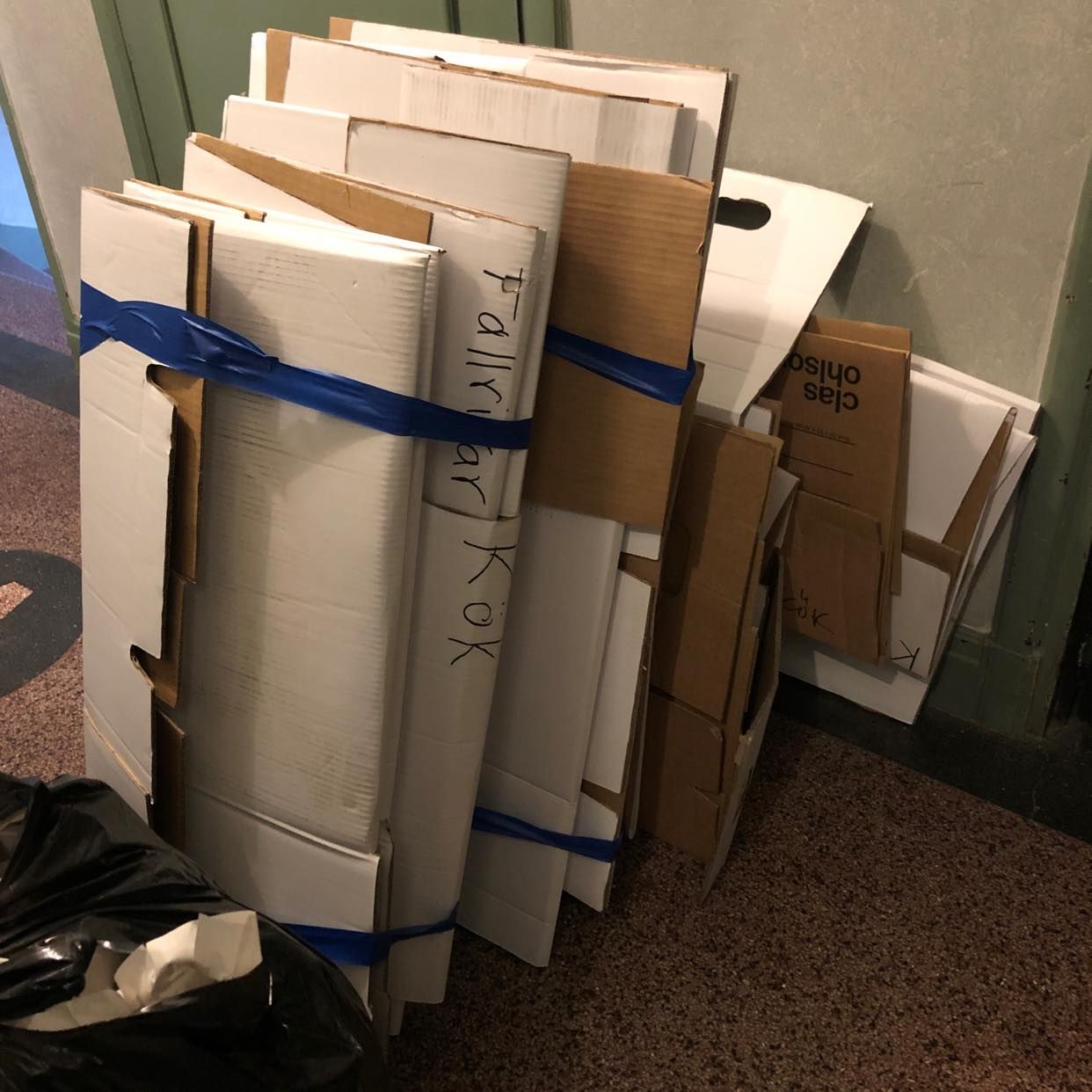 image of Moving boxes and waste - Stockholm City