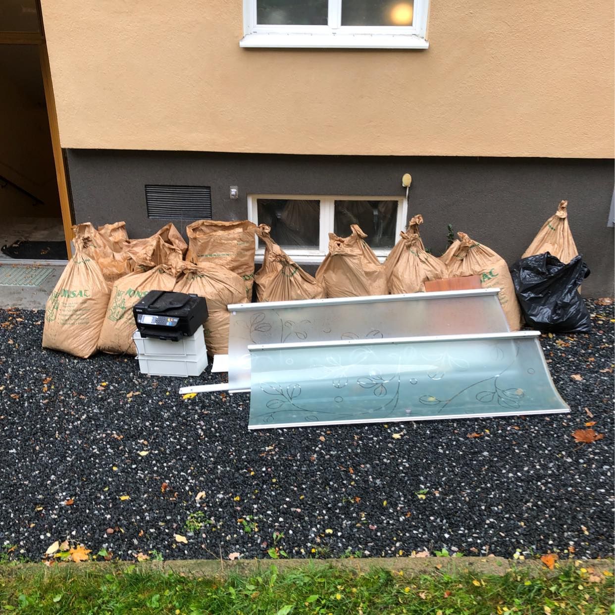 image of Skräp och trädgårssvfall - Solna