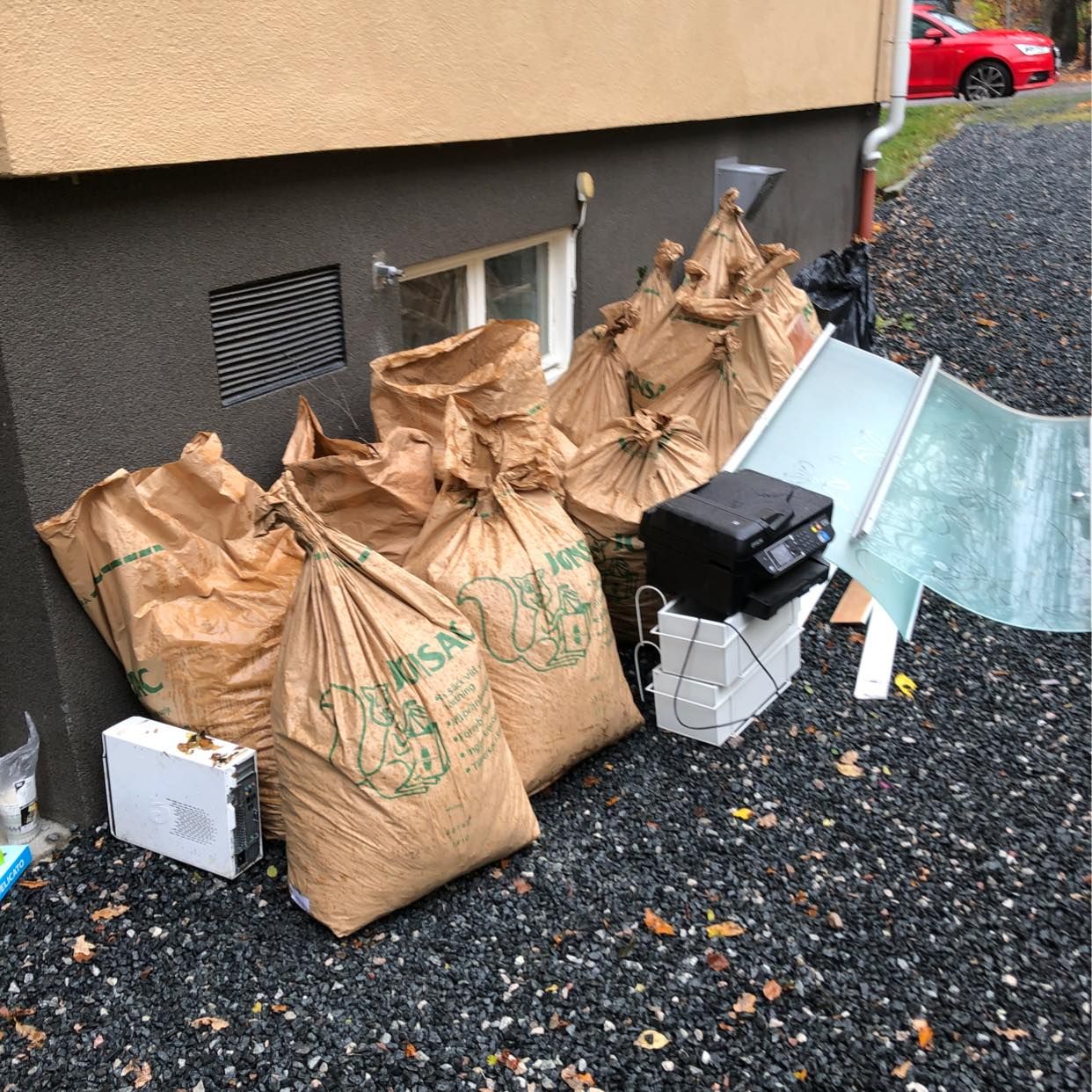 image of Skräp och trädgårssvfall - Solna