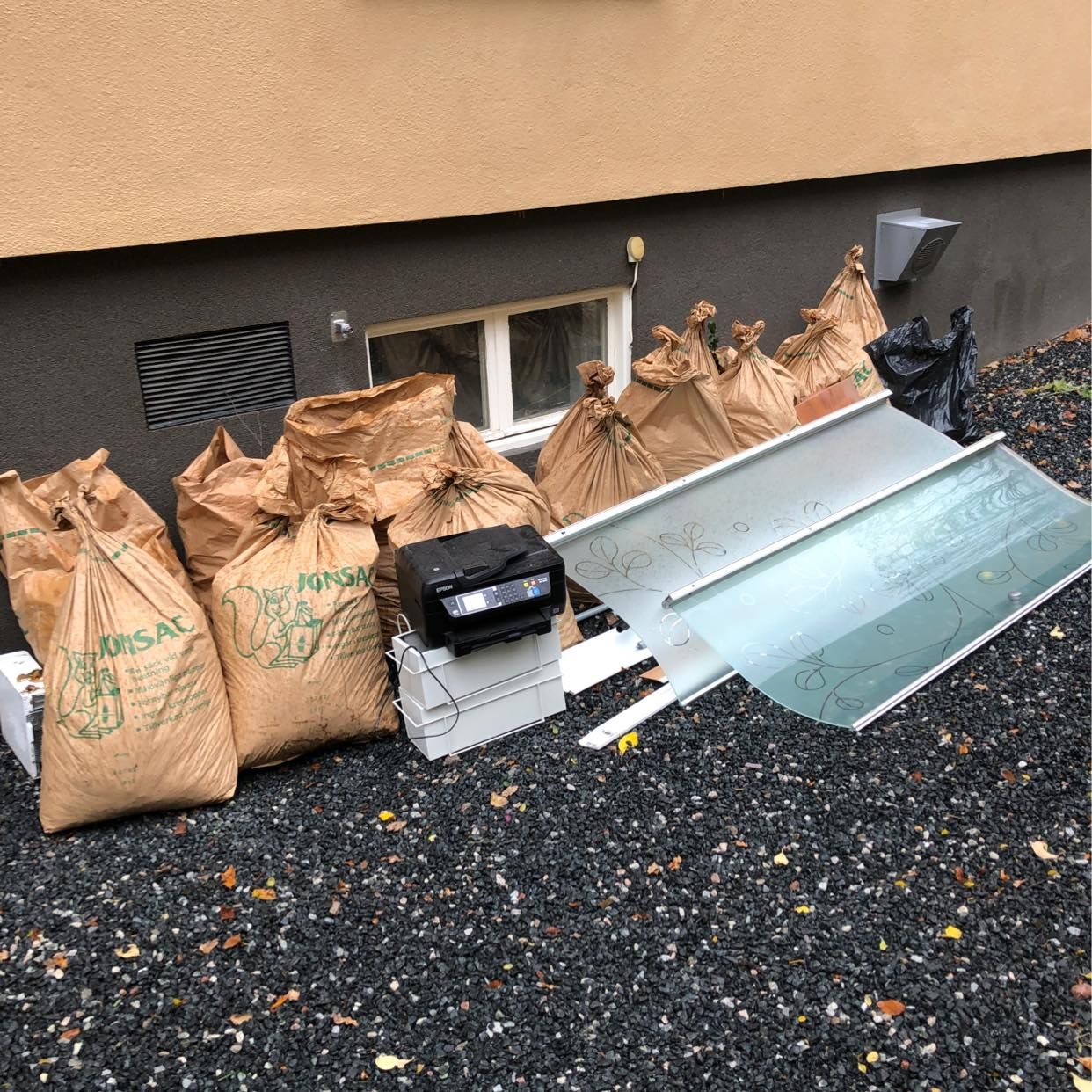 image of Skräp och trädgårssvfall - Solna