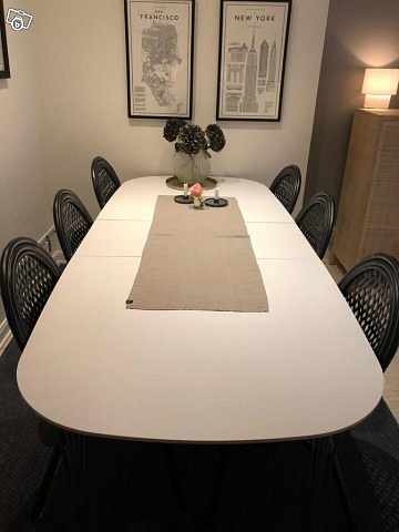 image of Timeless vitt matbord med - 