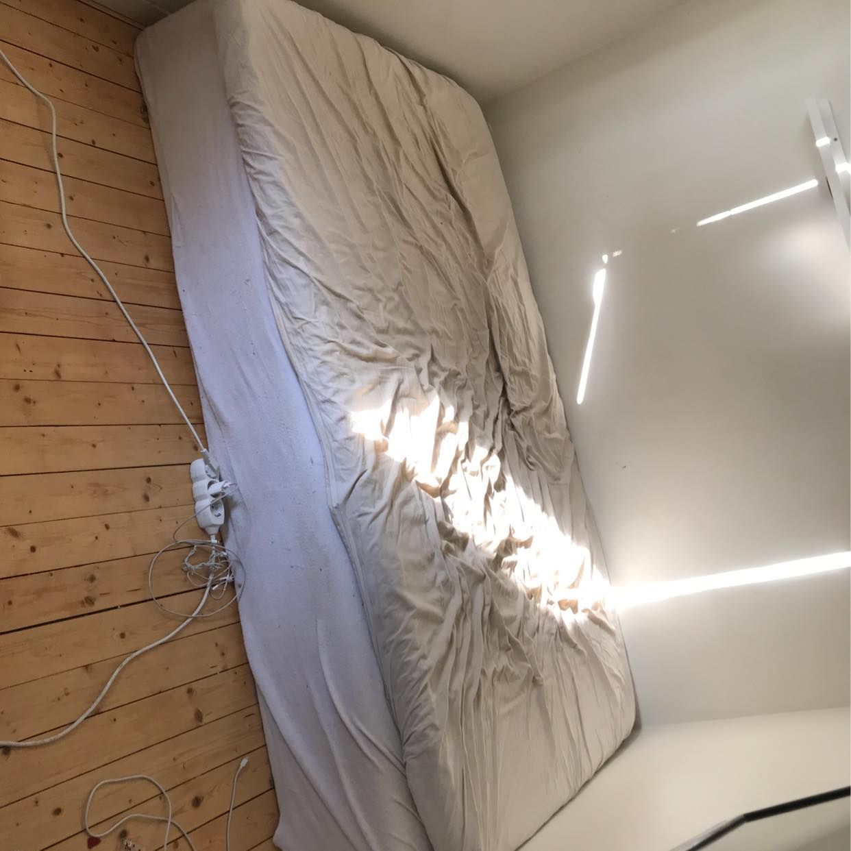 image of Soffa, säng, matta bord - Ingarö