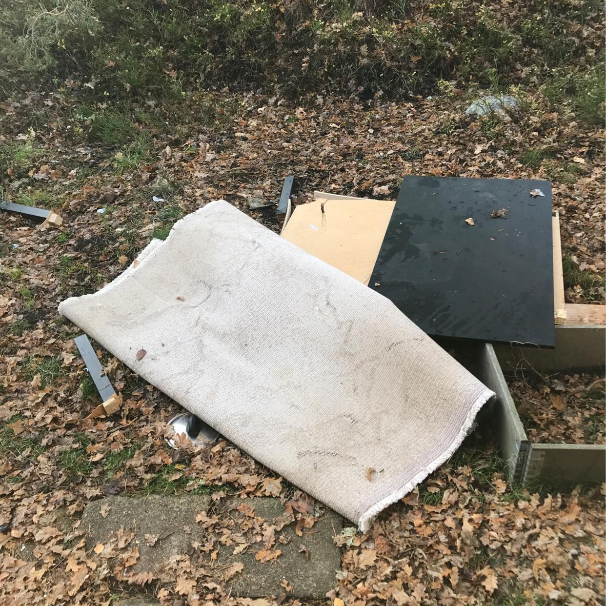 image of Soffa, säng, matta bord - Ingarö