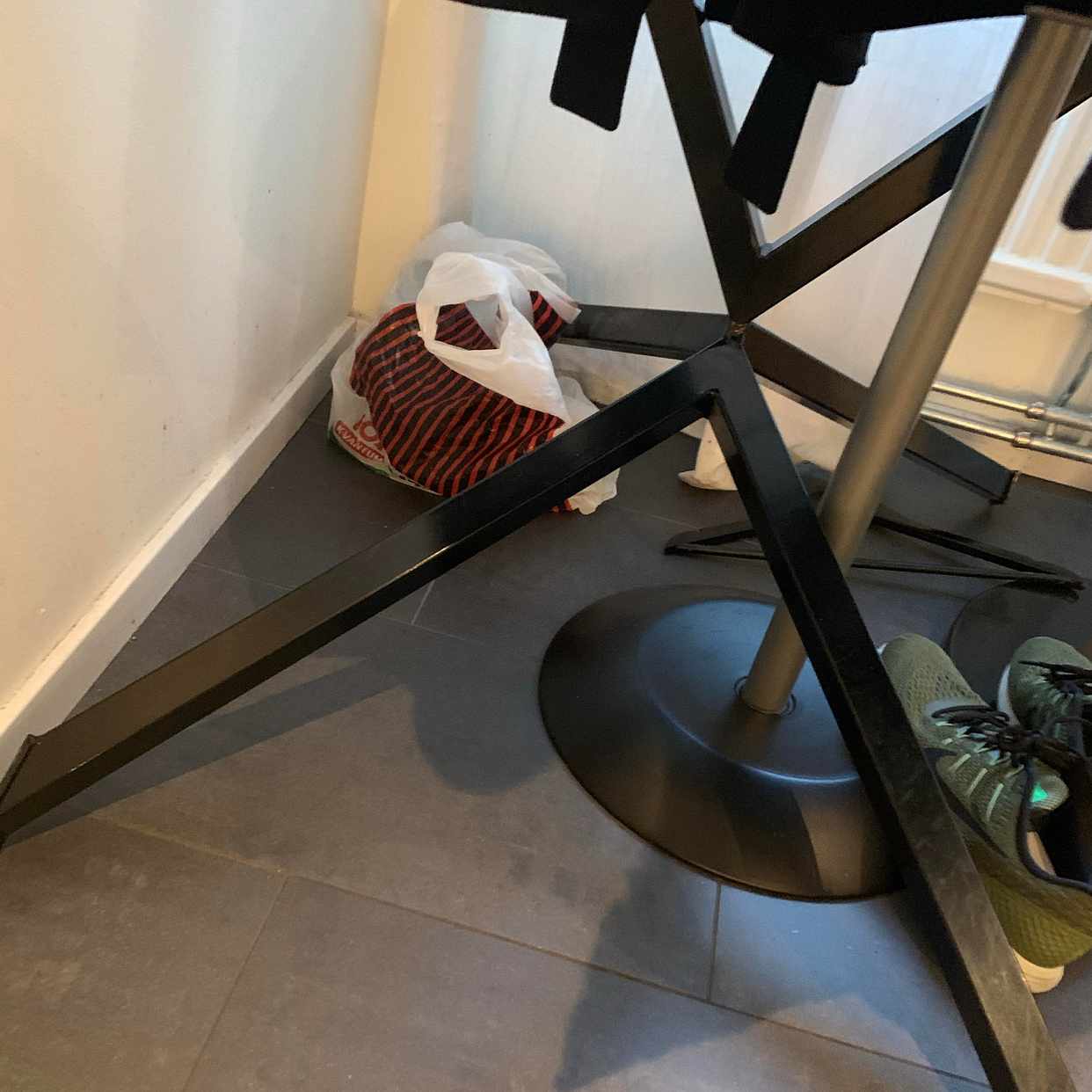 image of Broken marble table - 