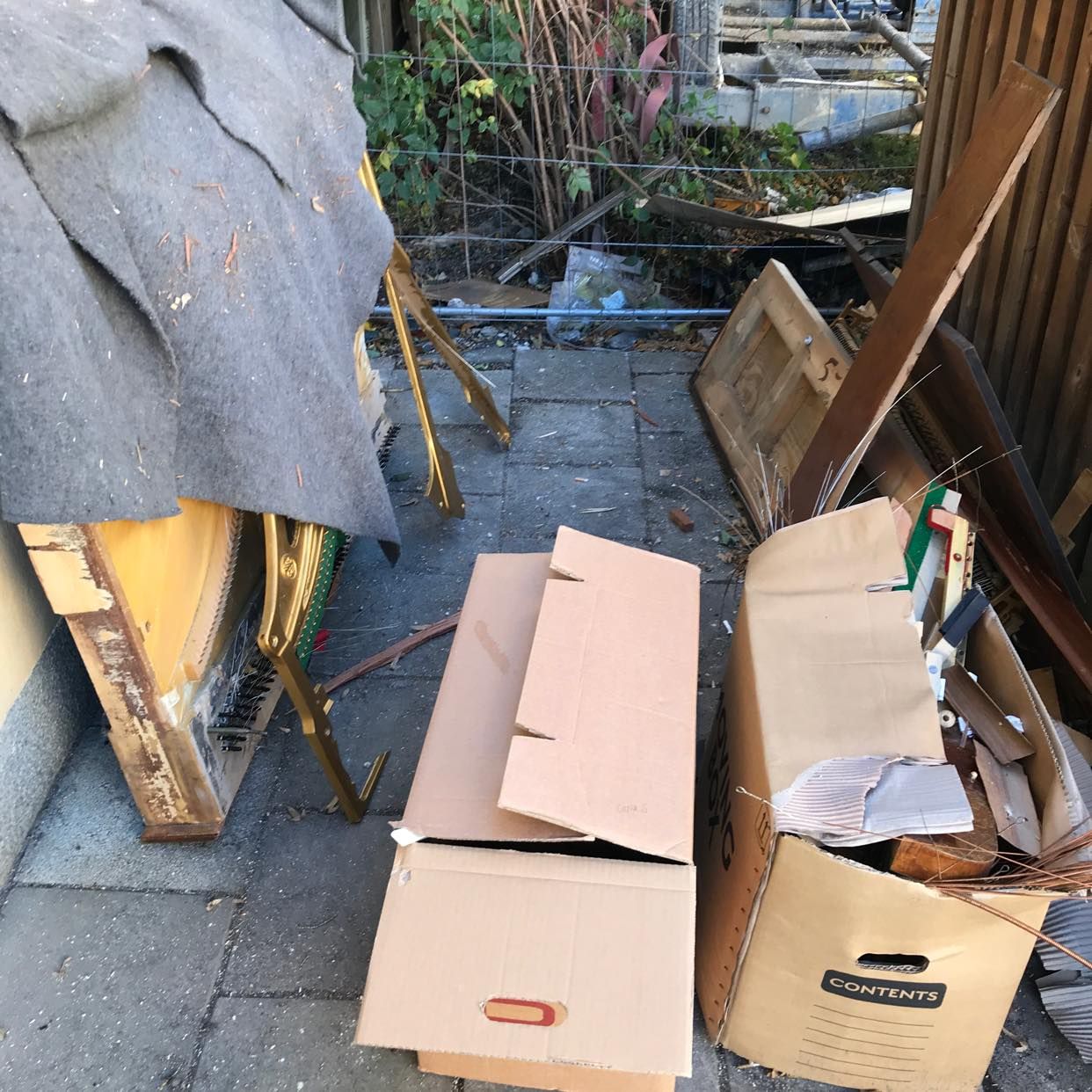 image of Gammalt piano i delar - Stockholm