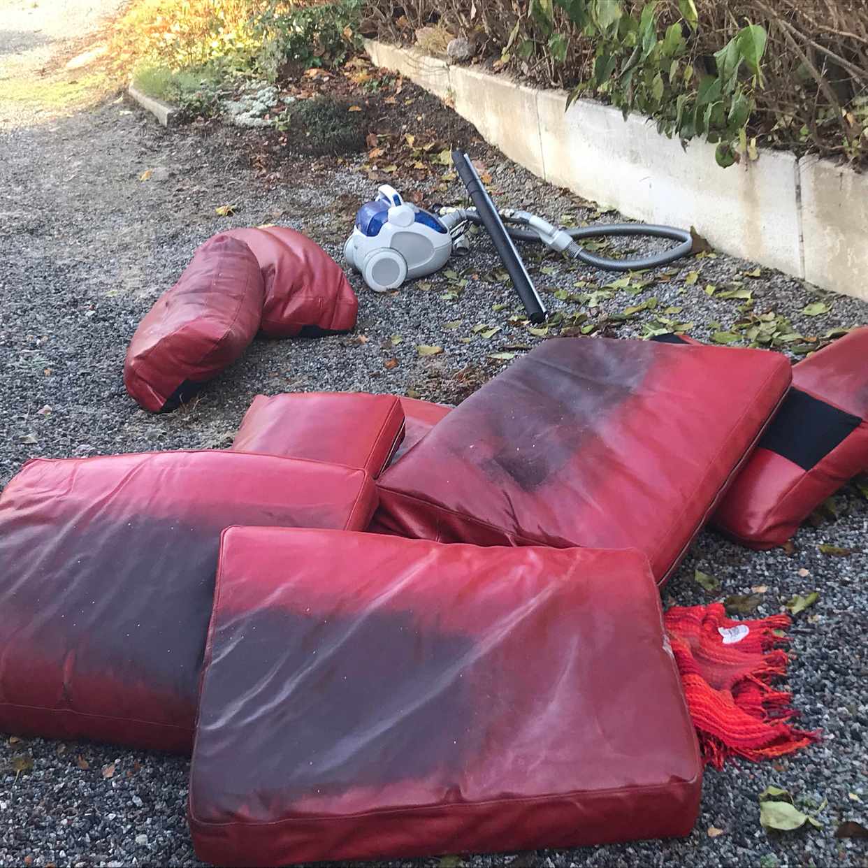 image of Soffa i källare o uppfart - Danderyd