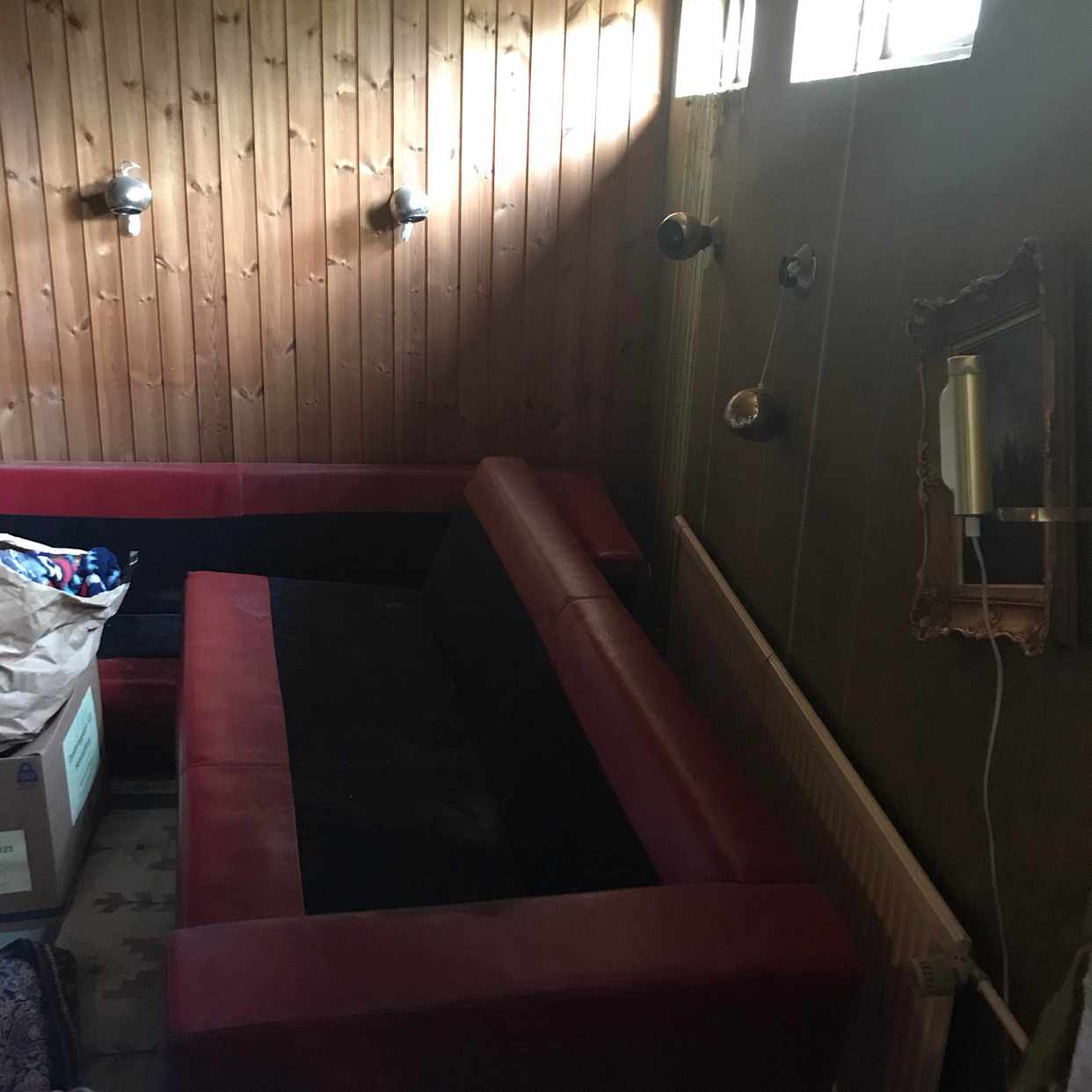 image of Soffa i källare o uppfart - Danderyd