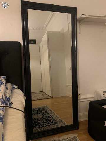 image of Spegel med svart ram - 