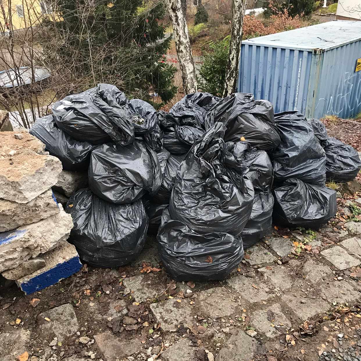 image of Trä, gips, cement, kakel. - Älvsjö