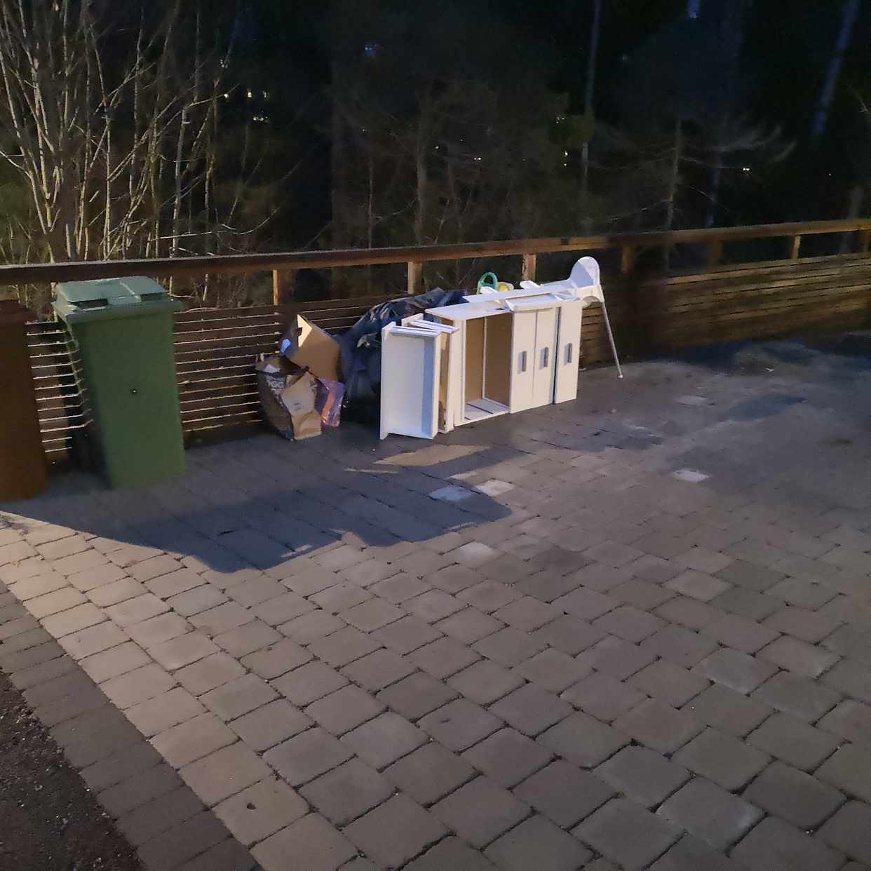 image of Byrå, barnstol mm. - Huddinge