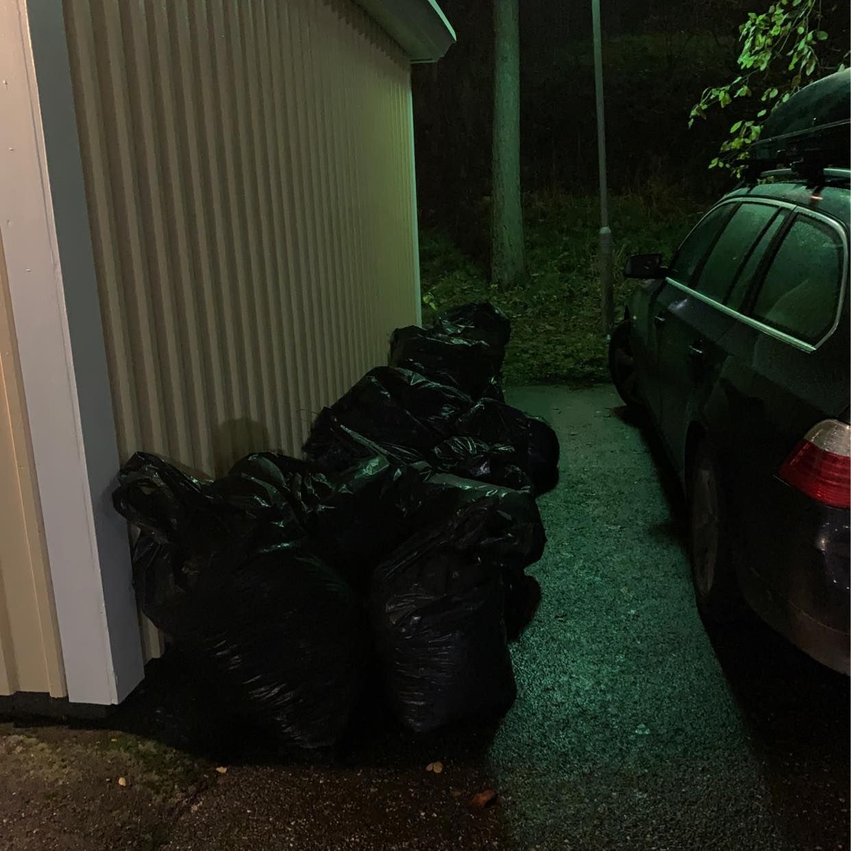 image of Totalt 40 lövsäckar - Lidingö