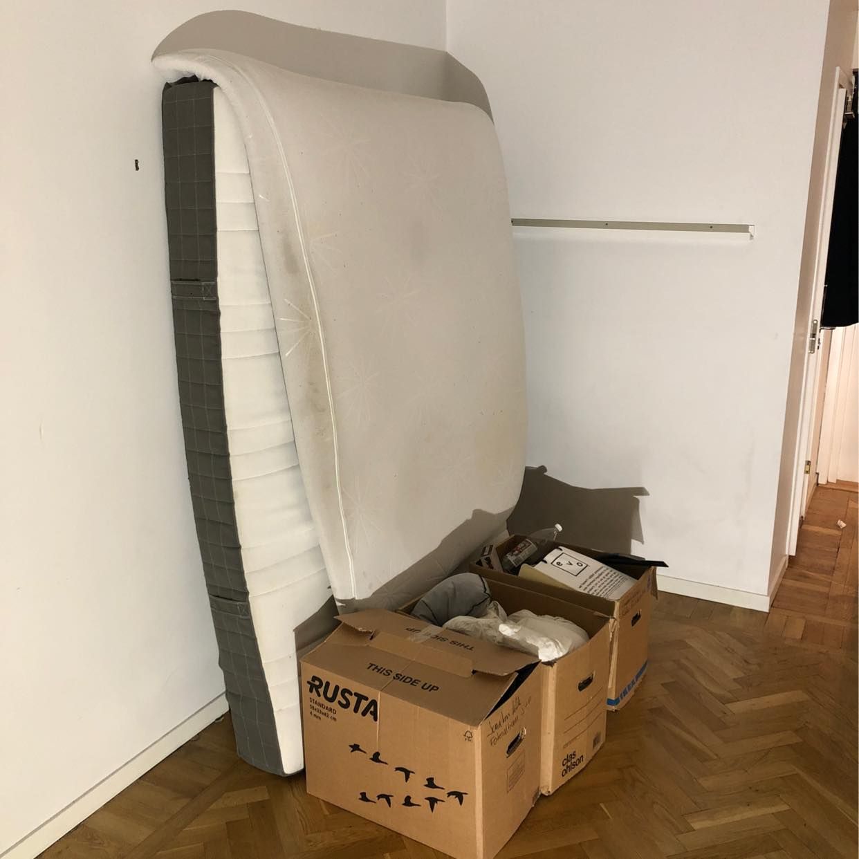 image of Kartonger, skräp, masrasa - Stockholms Stad