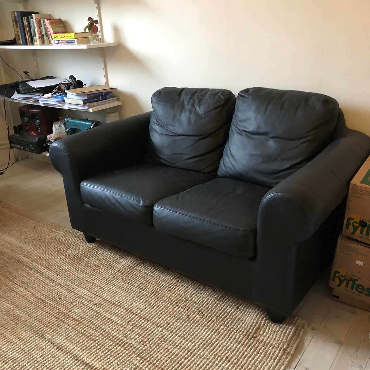 image of Soffa och två fåtöljer - Stockholms Stad