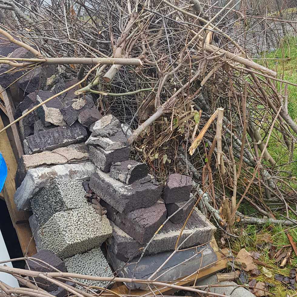 image of Trädgård,byggavfall - Huddinge