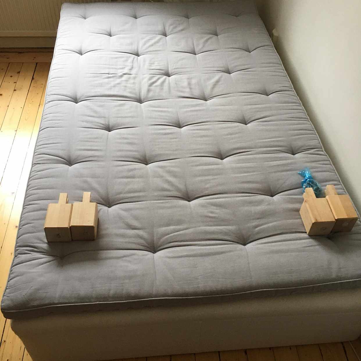 image of Soffa, säng, matbord mm - Stockholm
