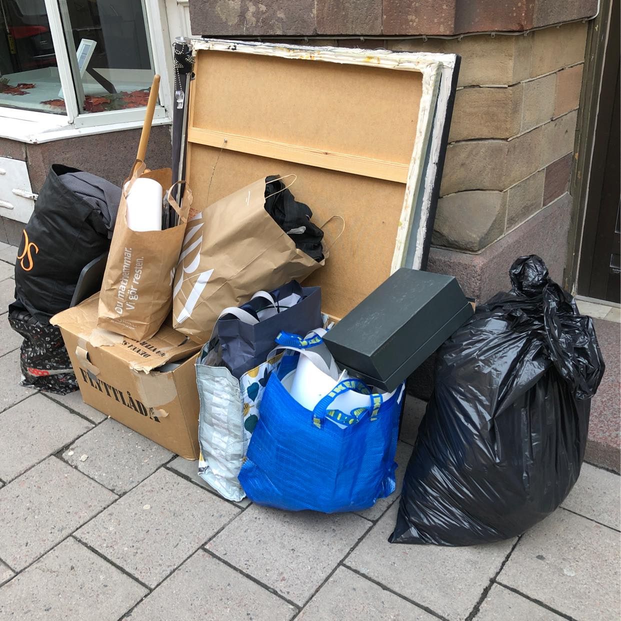 image of Blomjord, kläder, färg mm - Stockholm