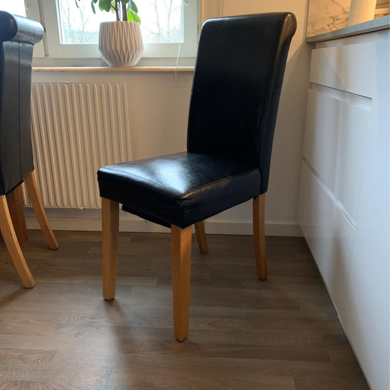 image of 5st skinnstolar - Trollhättan