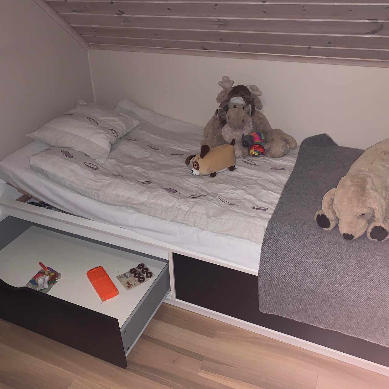 image of Säng sultan lönnevåg 90cm - Västerhaninge