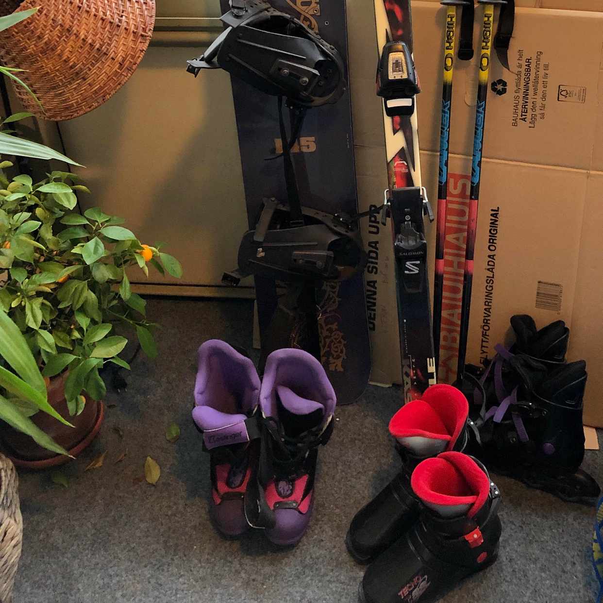 image of Säng, akvarium, snowboard - Malmö