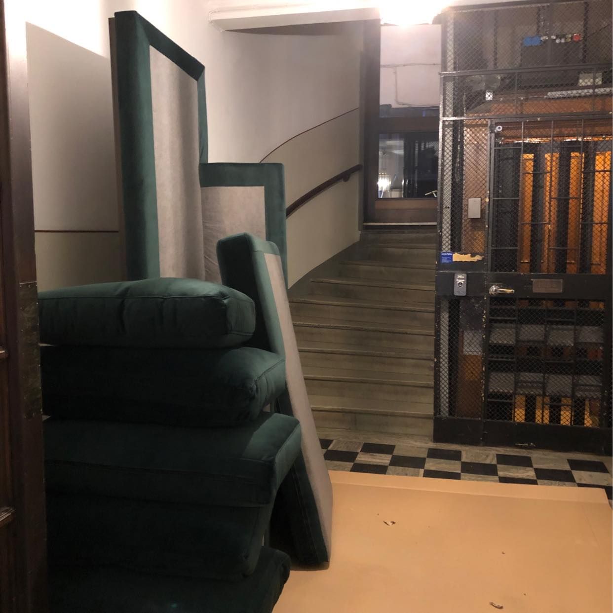 image of Hjälp att bära upp delar - 