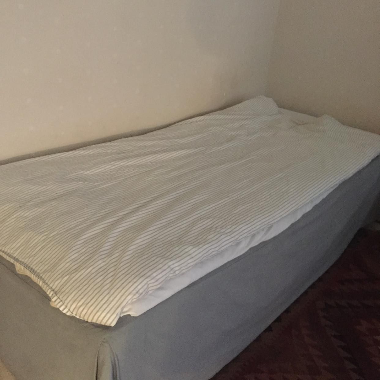 image of 2 sängar leverera, slänga - 