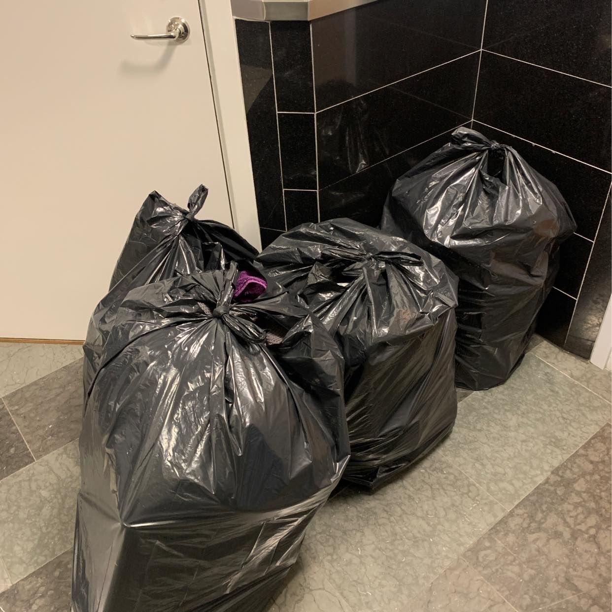 image of 4 sopsäckar blandat skräp - Stockholm