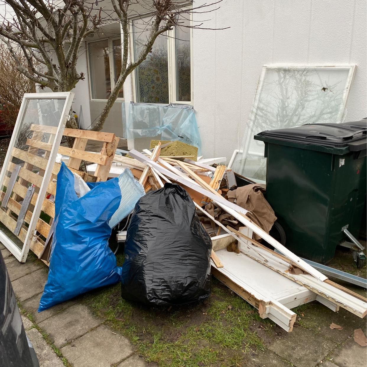 image of Skräp efter fönsterbyte - Lund